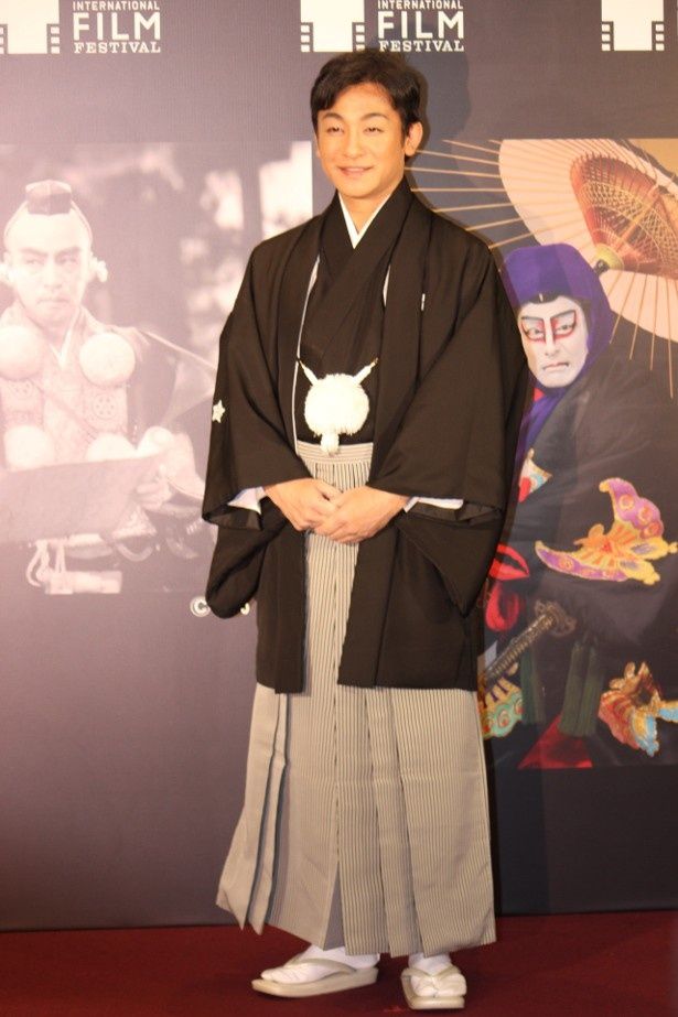 片岡愛之助の全身ショット