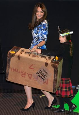 ステージで「ひょうきん歩き」を披露したキャサリン妃