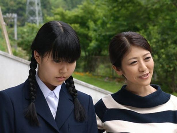 劇中では女子高生役を好演