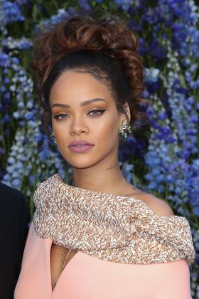 リュック・ベッソン監督の新作SF映画に出演することが発表されたリアーナ