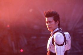 異常進化した“テラフォーマー”を駆除するため、火星に送り込まれた小町小吉(伊藤英明)