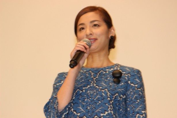 完治の元恋人・結城冴子役の尾野真千子