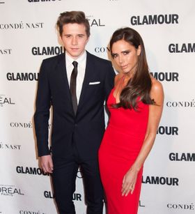 グラマー誌主催の「ウーマン・オブ・ザ・イヤー」授賞式に出席したヴィクトア・ベッカムと長男ブルックリン