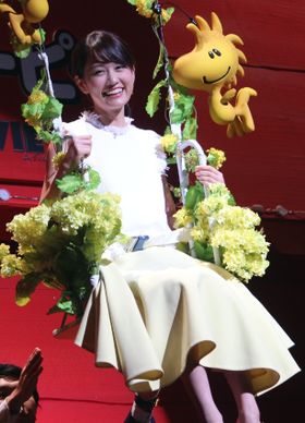 ゴンドラに乗って笑顔で登場した前田敦子