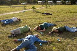1978年に起きたカルト教団“人民寺院”による集団自殺事件をモチーフにした衝撃のホラーが公開