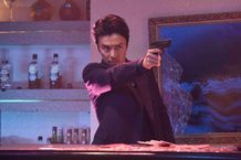 『セーラー服と機関銃 -卒業-』で浜口組若頭補佐の月永役に扮している長谷川博己