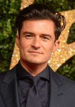 サルマ・ハエックの谷間を凝視してしまったオーランド・ブルーム