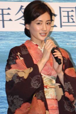 綾瀬はるか、岡田准一と夫婦役