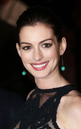 これまでにないほど幸せそうなアン・ハサウェイ