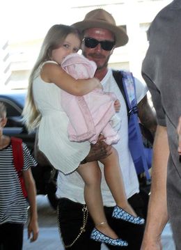 父デビッドと一緒のことが多い娘のハーパー・ベッカム