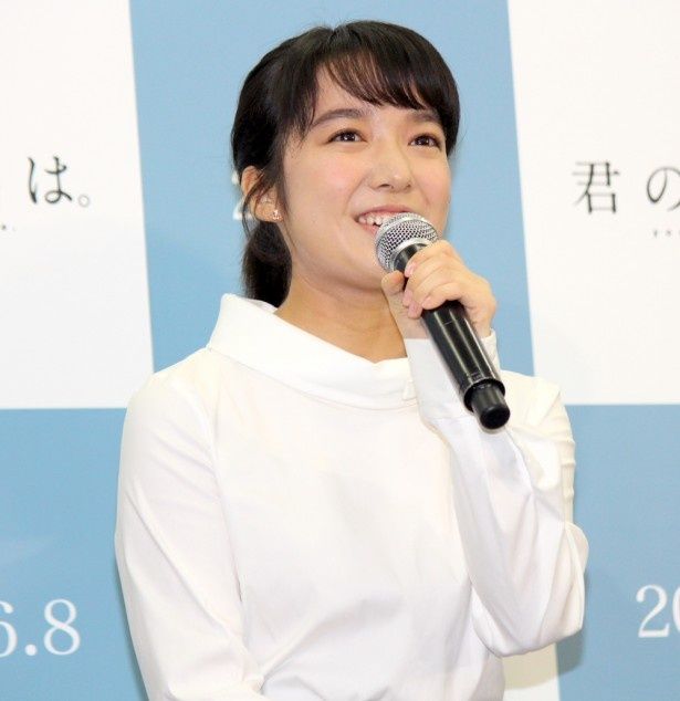 山深い田舎町に暮らす女子高校生・三葉(みつは)役の上白石萌音