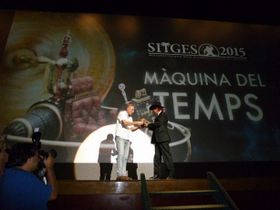 タイムマシーン賞のトロフィーを手にした園子温。「大事に持って帰って玄関に飾ります」という言葉には会場から笑いが漏れた