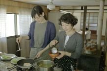 目玉焼きとお味噌汁の朝ご飯。なんだかホッとする！