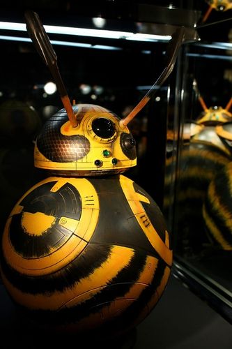 SW愛が炸裂！著名人による個性的すぎるBB-8写真19点