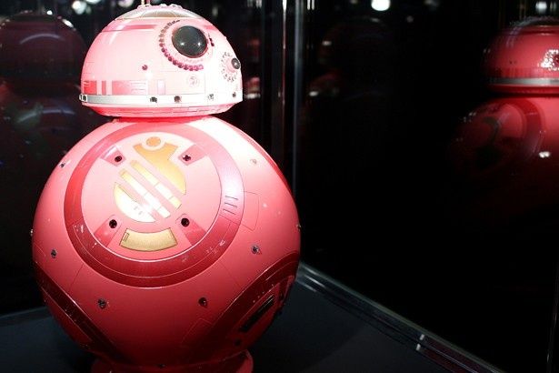 可愛らしいピンクのBB-8はマギーの作品