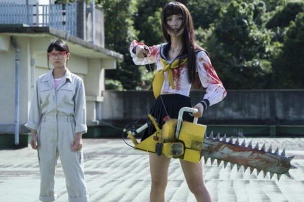 『血まみれスケバンチェーンソー』は3月5日(土)公開