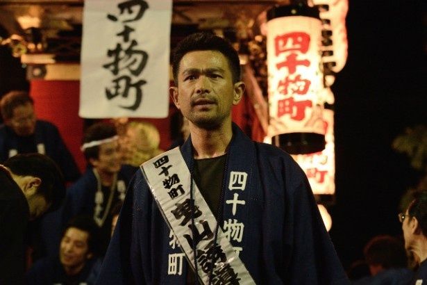 角刈り＆無精髭で、漁師の鉄也になり切った江口洋介