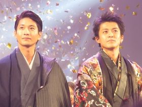 映画「信長協奏曲」完成披露試写会に登場した(右から)小栗旬、向井理