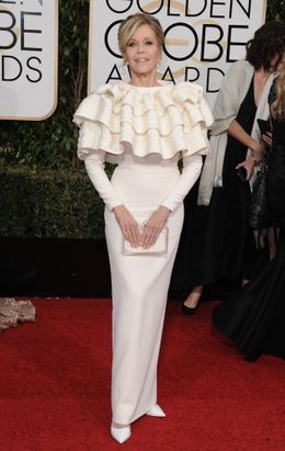 「まるでコーヒーフィルターのよう」と酷評されてしまっているジェーン・フォンダのドレス