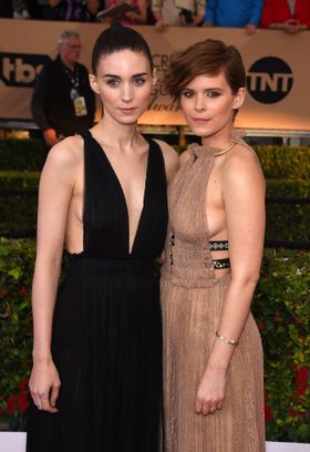 共に女優として活躍しているルーニー・マーラとケイト・マーラ