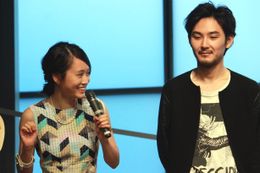 『モヒカン故郷に帰る』で共演した松田龍平と前田敦子
