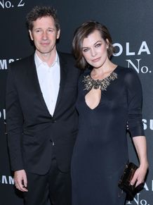 出産したばかりとは思えない美しさが絶賛されているミラ・ジョヴォヴィッチ