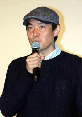 風間俊介と舞台挨拶に登壇した杉作