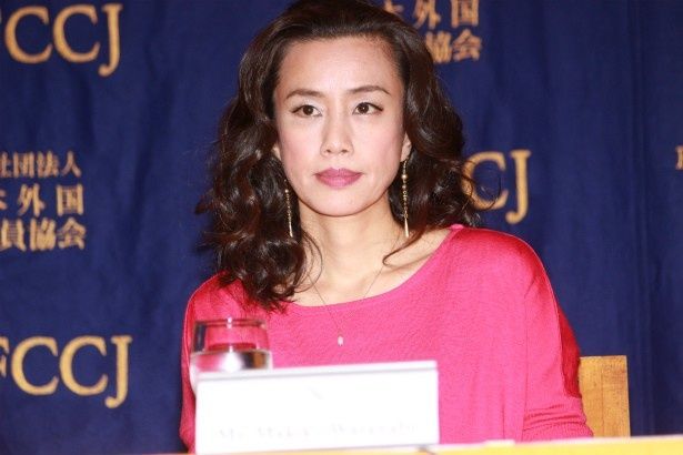 綾の友人役の渡辺真起子