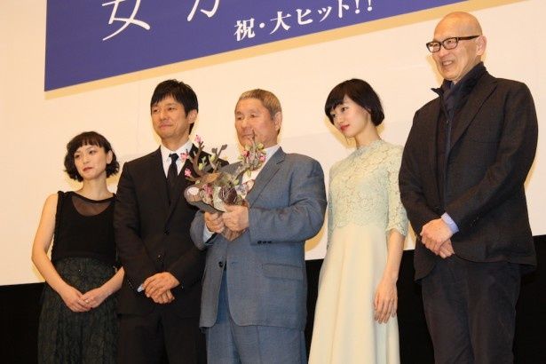 お土産を手にフォトセッション！