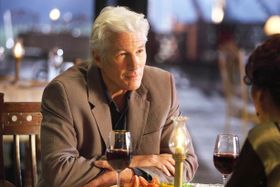 本作から参加となったリチャード・ギアは謎の来客たガイ・チェンバースを演じる