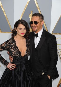 トム・ハーディと妻のシャーロット・ライリー