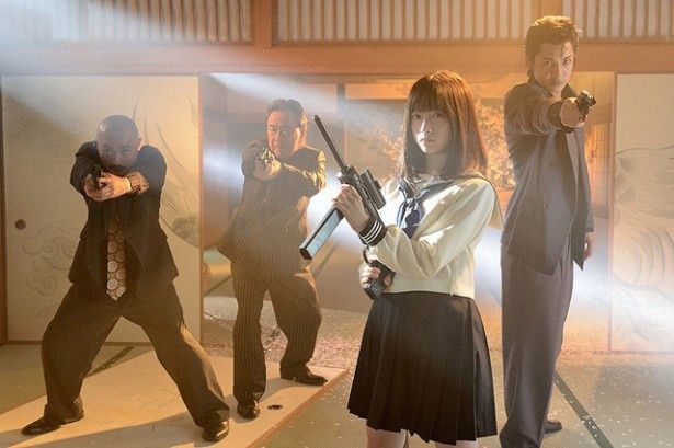 大野拓朗は、組長・星泉を支える目高組の組員として生き生きとした演技を披露