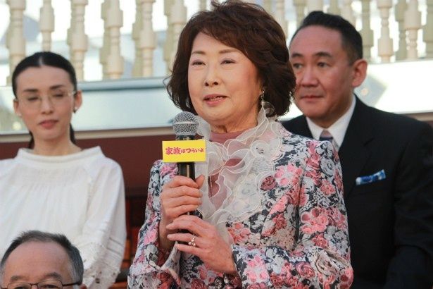 周造の妻・富子役の吉行和子