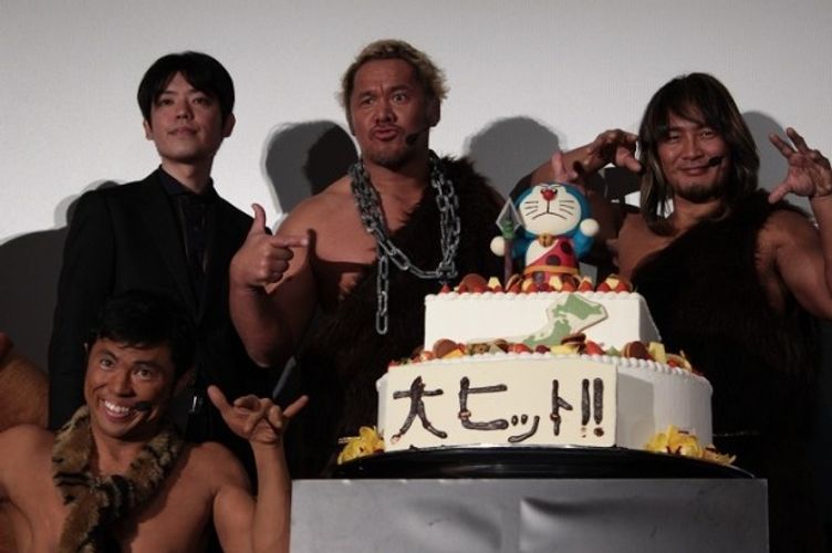 スイーツ好きなプロレス・真壁刀義がドラえもんのケーキ作りに奮闘！