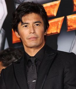 伊藤英明、山下智久とスッポンを食べてスナックに！