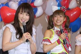 ノースリーブワンピースを着用して登場した川栄李奈