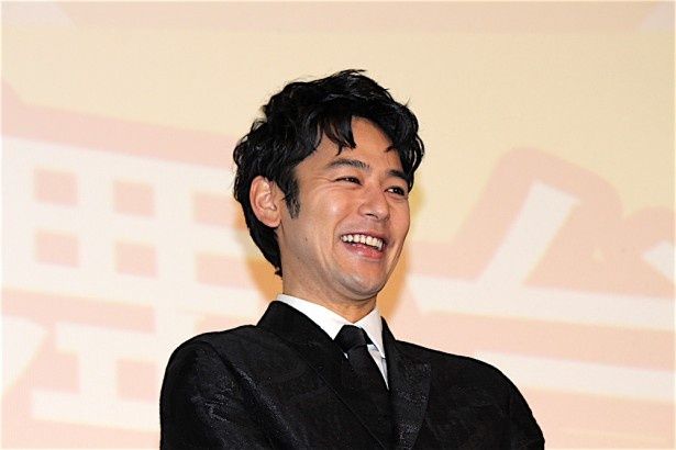 初日に大きな笑顔を見せた妻夫木聡