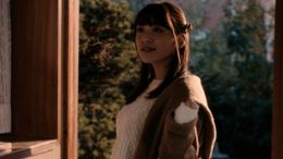 都丸紗也華は敬虔なクリスチャン家庭に育った女子高生を演じる