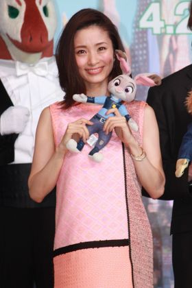 『ズートピア』で主人公ジュディ役の声優を務めた上戸彩