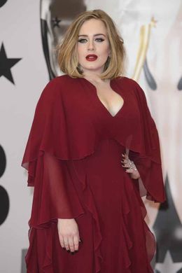 ブリット・アワードで4部門受賞を果たしたアデル