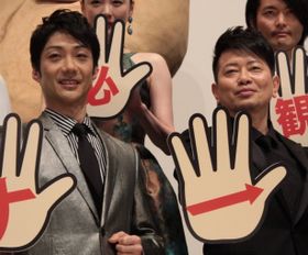 『スキャナー　記憶のカケラをよむ男』の完成披露舞台挨拶に登壇した野村萬斎、宮迫博之