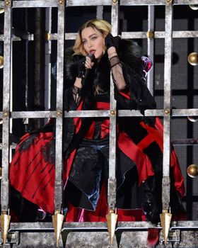 20代の黒人モデルと接近していると報じられているマドンナ