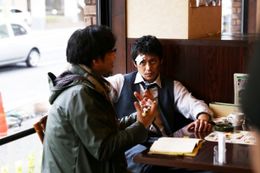 じっくり話し込む、大友啓史監督と主演の小栗旬