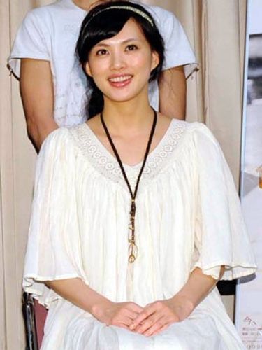 臼田あさ美がノーブラで、童貞男のマドンナに挑戦!?