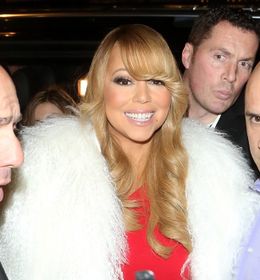 姉から援助を求められているマライア・キャリー