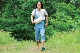 AKIRAが代々、祠を守る理髪師の与藻須賀三太郎を演じる『山形スクリーム』