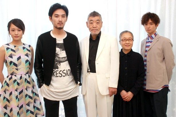 『モヒカン故郷に帰る』の松田龍平・柄本 明・前田敦子・もたいまさこ・千葉雄大を直撃