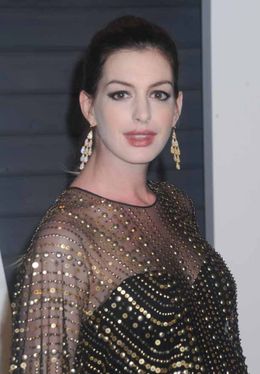 第一子となる男児を出産していたことがわかったアン・ハサウェイ