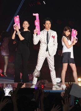 映画『アイアムアヒーロー』のスペシャルステージが展開された