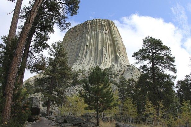 米国発のナショナルモニュメントに登録されたデビルスタワー